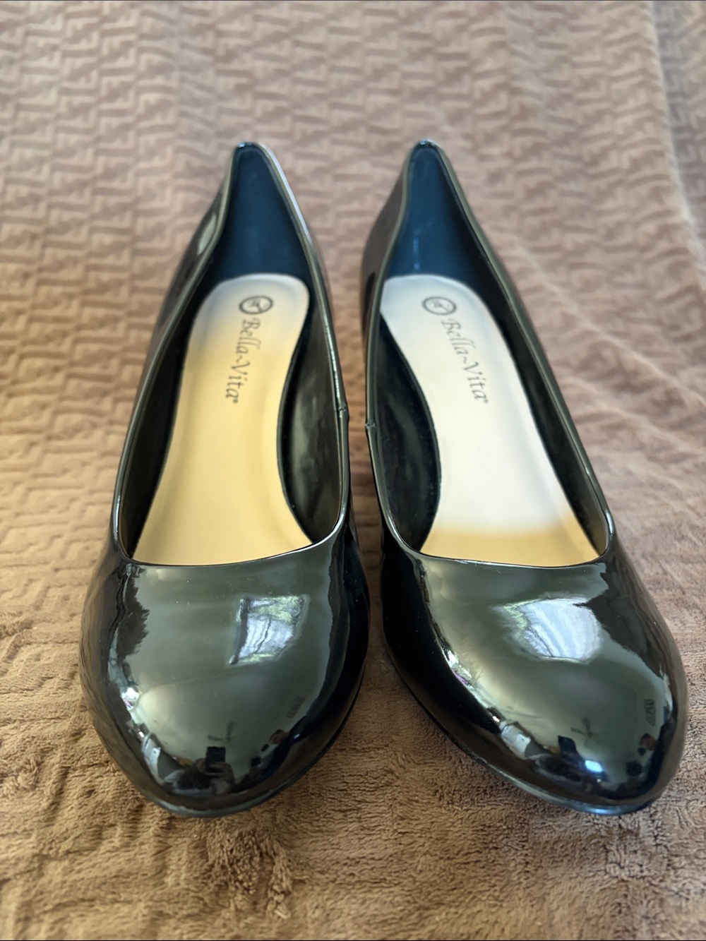 Bella Vita Black Patent Round-Toe Women's Flats